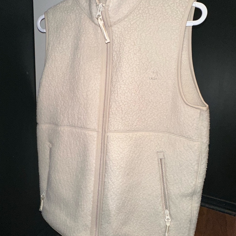 Aritzia TNA Cream Fleece Vest